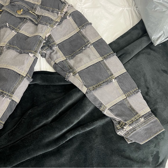 Small patchwork denim jacket oversized front pockets
DM for any questions :) - Picture 3 of 3